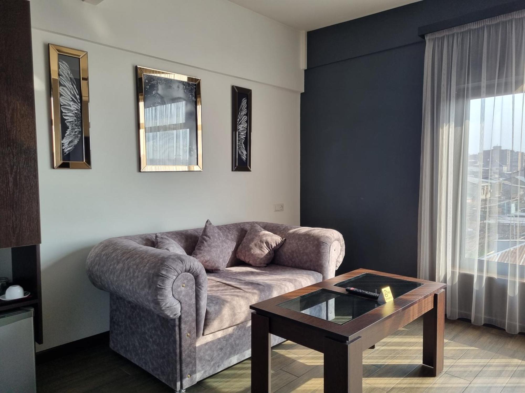 יירבאן Day Inn Hotel מראה חיצוני תמונה